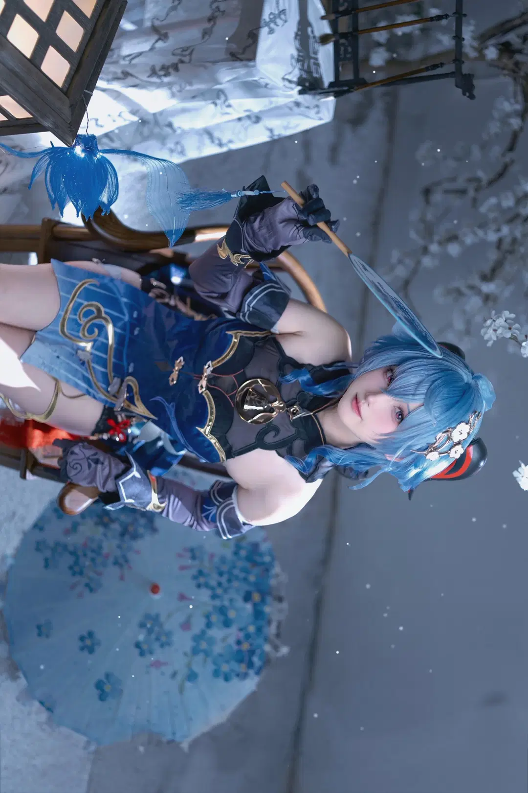 【甘雨 コスプレ】原神 海灯祭の雪景色に佇む青髪の少女 - 是_猫呀 - 5枚目