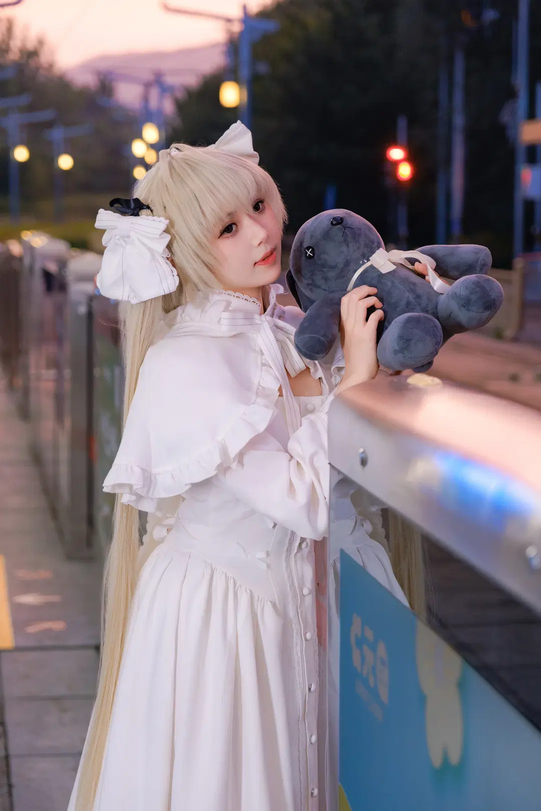 [Kasugano Sora cosplay] Twilight Tram and Sunset Glow: White Stockings Lolita Anime-style outdoor photoshoot by 幻影消失 - Image 10