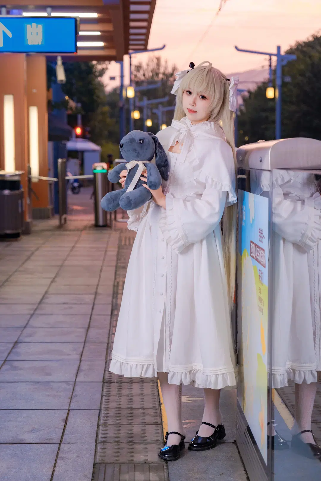 [Kasugano Sora cosplay] Twilight Tram and Sunset Glow: White Stockings Lolita Anime-style outdoor photoshoot by 幻影消失 - Image 12