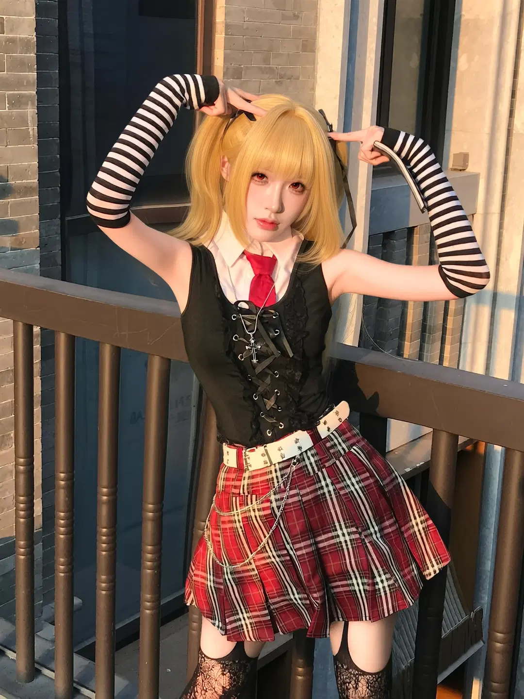 [Misa Amane cosplay] Blonde twin tails and Red-black plaid pleated skirt Sunset Outdoor Shoot by 宅宅平 - Image 4