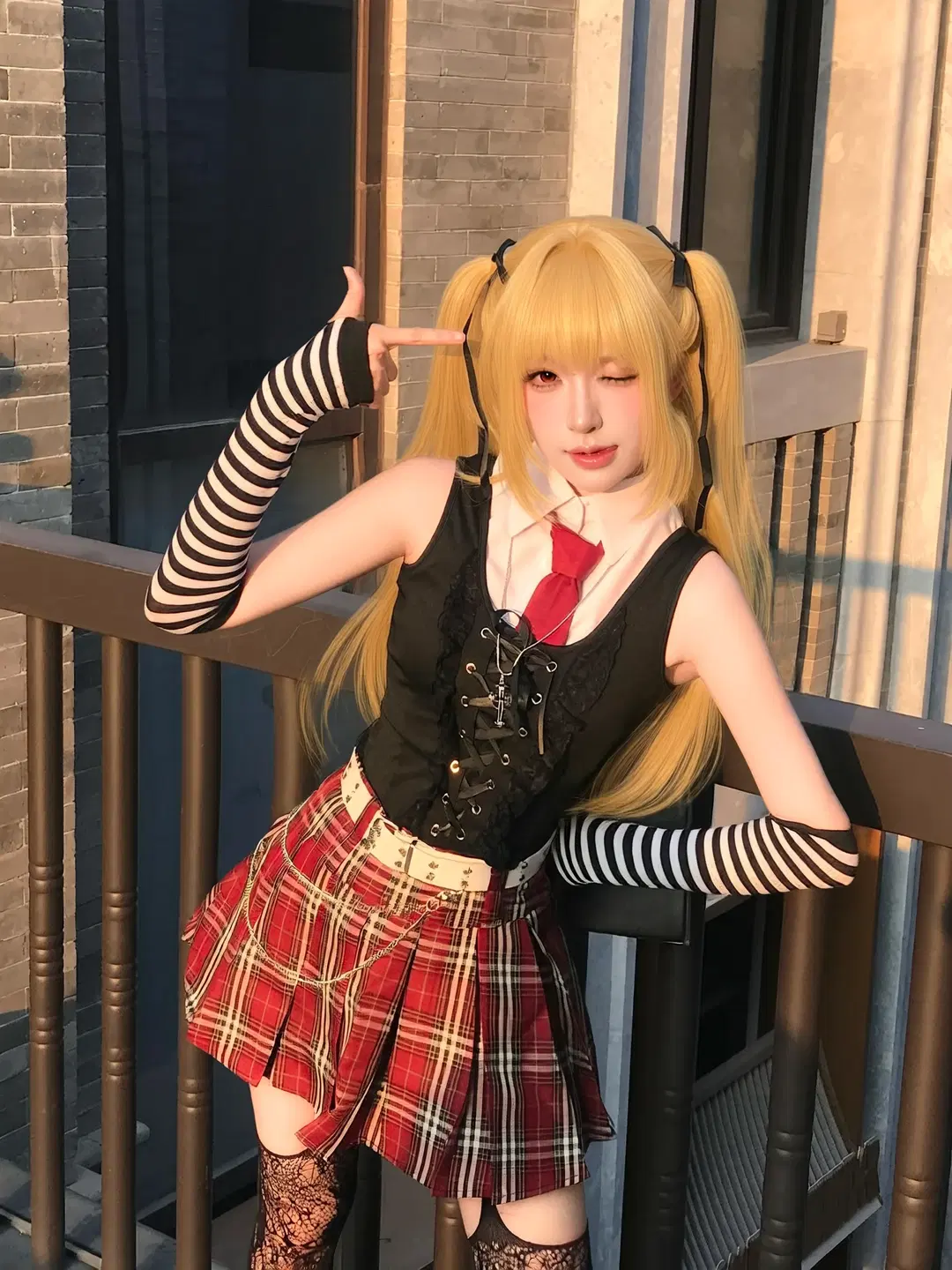 [Misa Amane cosplay] Blonde twin tails and Red-black plaid pleated skirt Sunset Outdoor Shoot by 宅宅平 - Image 5