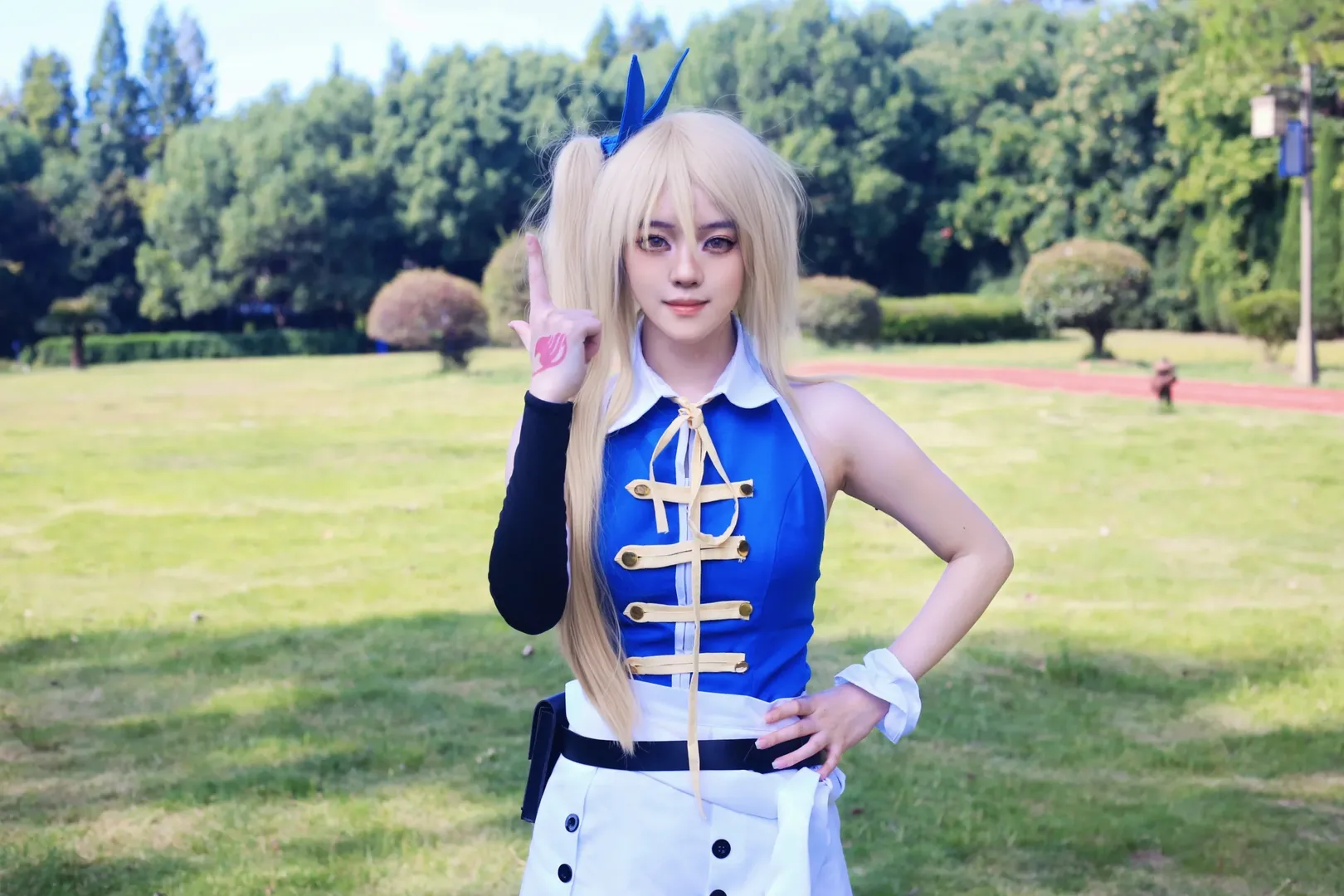 动漫cosplay, 外景摄影, 黑丝cos, 妖精的尾巴, 露西哈特菲利亚cos