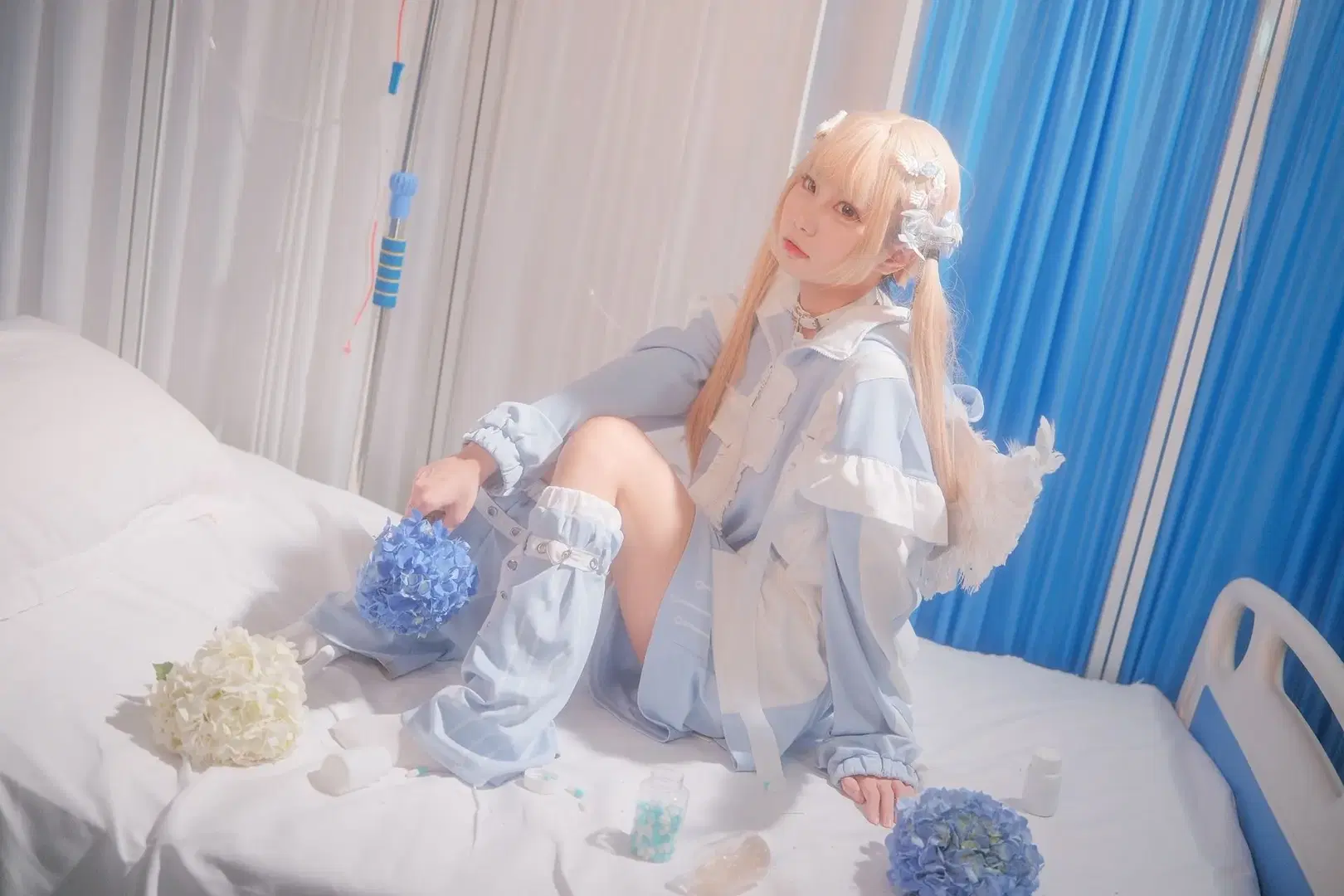Blue Little Angel Hospital Room Photoshoot: Capturing Mizuiro Atmospheric Photography with the Fujifilm X-H2S by 江城 - Image 5