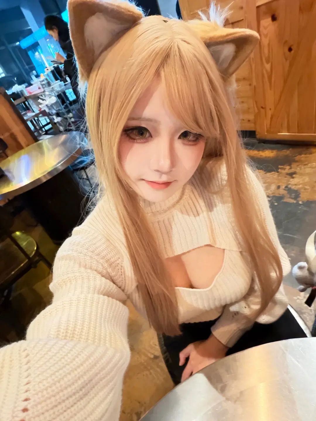 cosplay日常, 兽耳娘, 猫娘cos, 毛衣穿搭, 金发假发