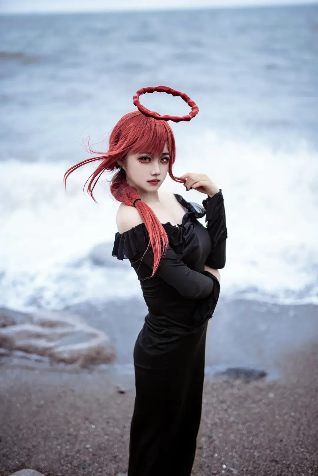 チェンソーマン, 海辺のポートレート, マキマコスプレ, ダーク系コスプレ, 黒ドレスの御姉系