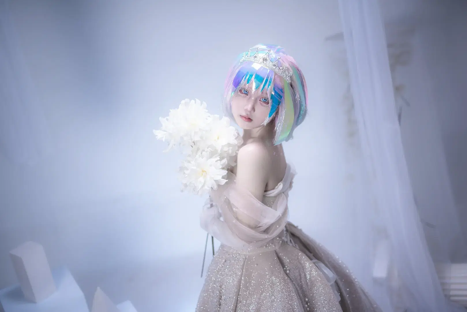 【ダイヤモンド コスプレ】『宝石の国』の輝く結晶、ホログラフィックな光影に佇むダイヤ - mile7758 - 4枚目