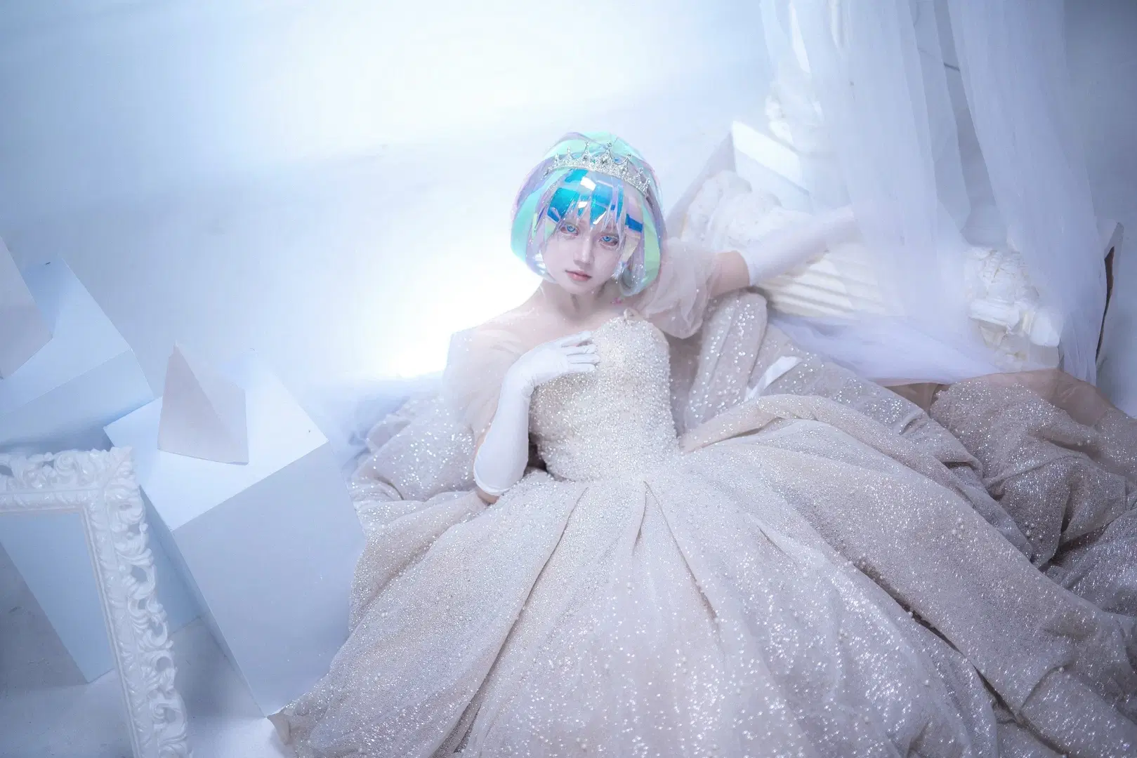 【ダイヤモンド コスプレ】『宝石の国』の輝く結晶、ホログラフィックな光影に佇むダイヤ - mile7758 - 5枚目