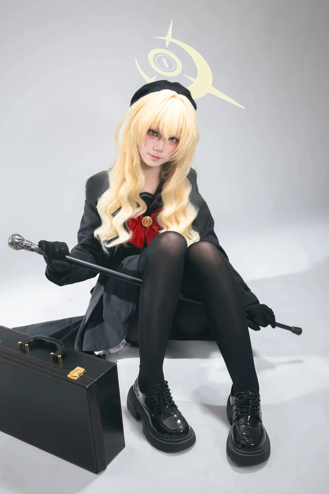 【ニヤニヤ教授 コスプレ】ブルーアーカイブの教授が白ホリにチェックイン - Govcz小法师XiYi - 2枚目