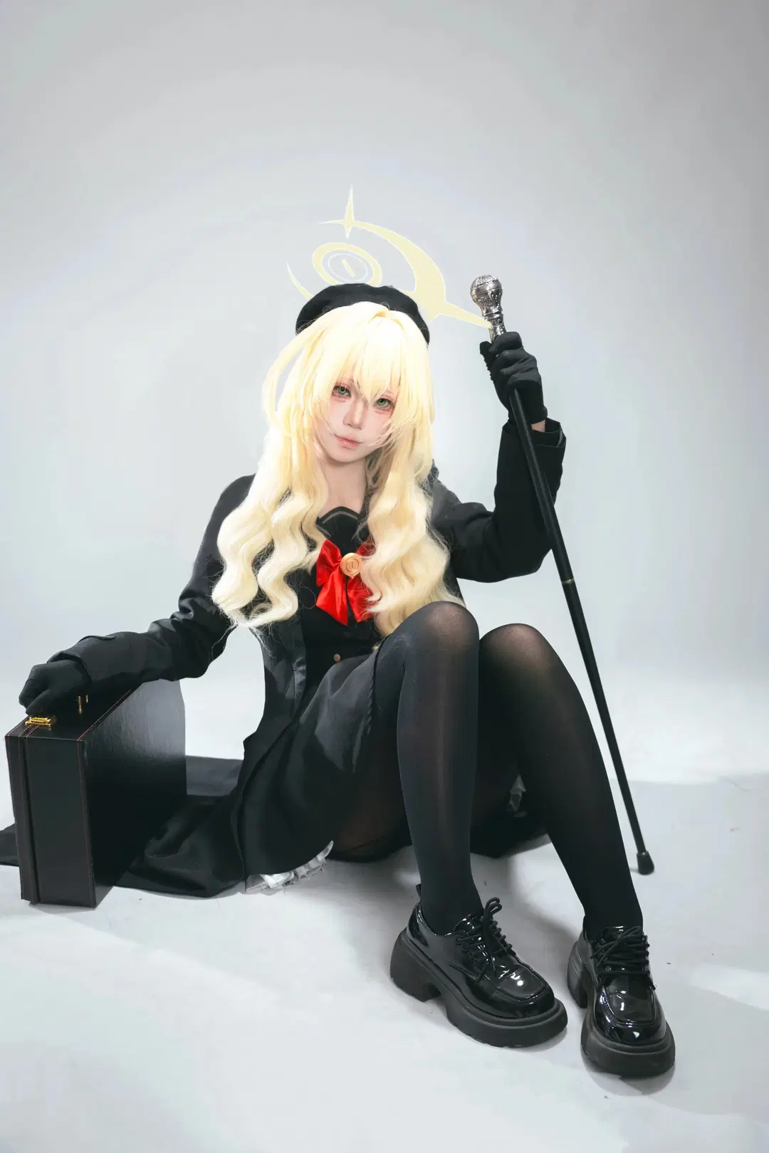 【ニヤニヤ教授 コスプレ】ブルーアーカイブの教授が白ホリにチェックイン - Govcz小法师XiYi - 3枚目