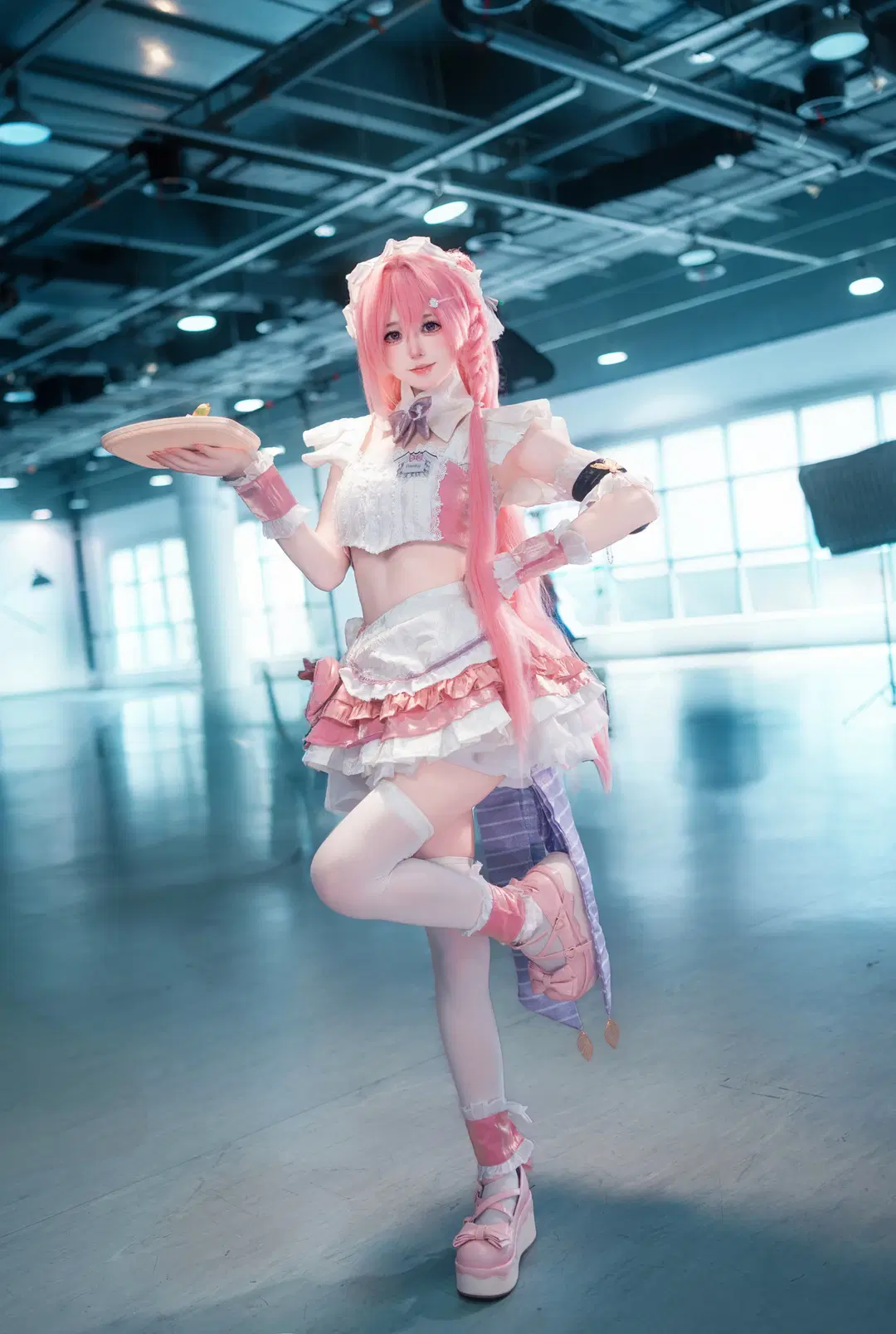 [Dorothy cosplay] Goddess of Victory Pink & White Maid Outfit: Sweet Tray-Serving Moments by 黄鸡子 - Image 2