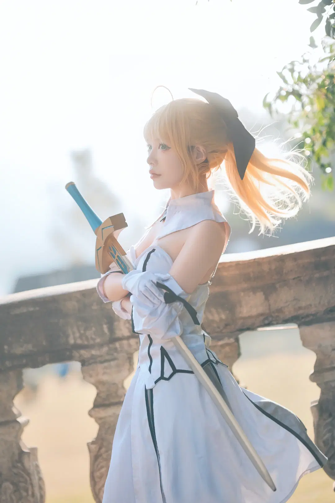 【Artoria Pendragon (Lily) cosplay】Pure White Knight of Fate/Grand Order: Summer Backlit Record by 黄鸡子 - Image 2