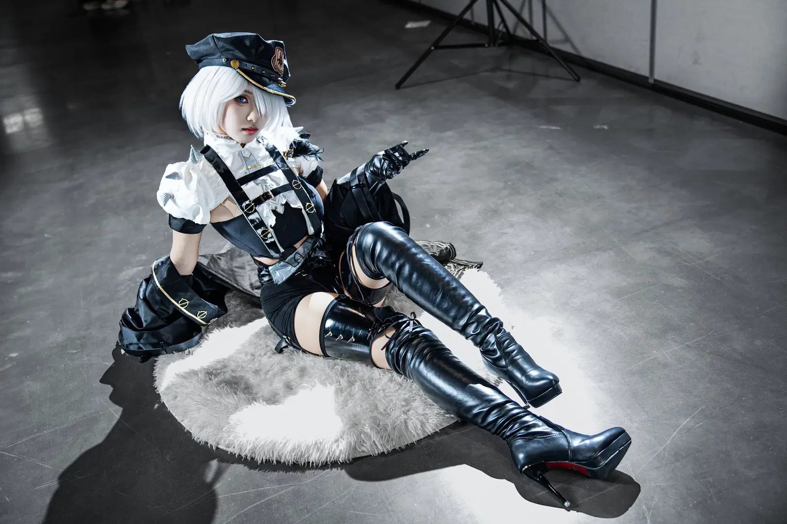 【2B cos】尼尔机械纪元同人执行官，漫展场照返图 - 硫酸铅沉淀（想拍正片版 - 第2张