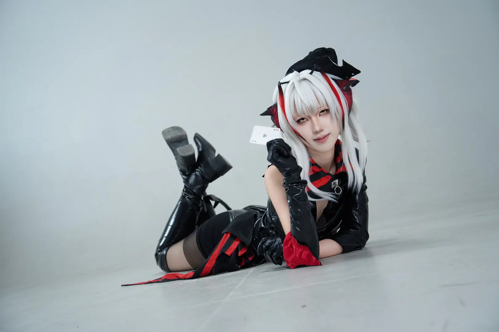【Wishadel cosplay】Arknights: Phantom Thief Weishen White Studio Photography (Black stockings) by 硫酸铅沉淀（想拍正片版 - Image 2