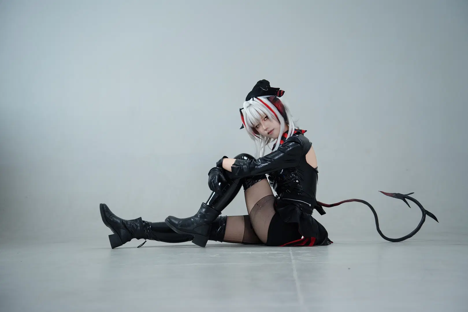 【Wishadel cosplay】Arknights: Phantom Thief Weishen White Studio Photography (Black stockings) by 硫酸铅沉淀（想拍正片版 - Image 6
