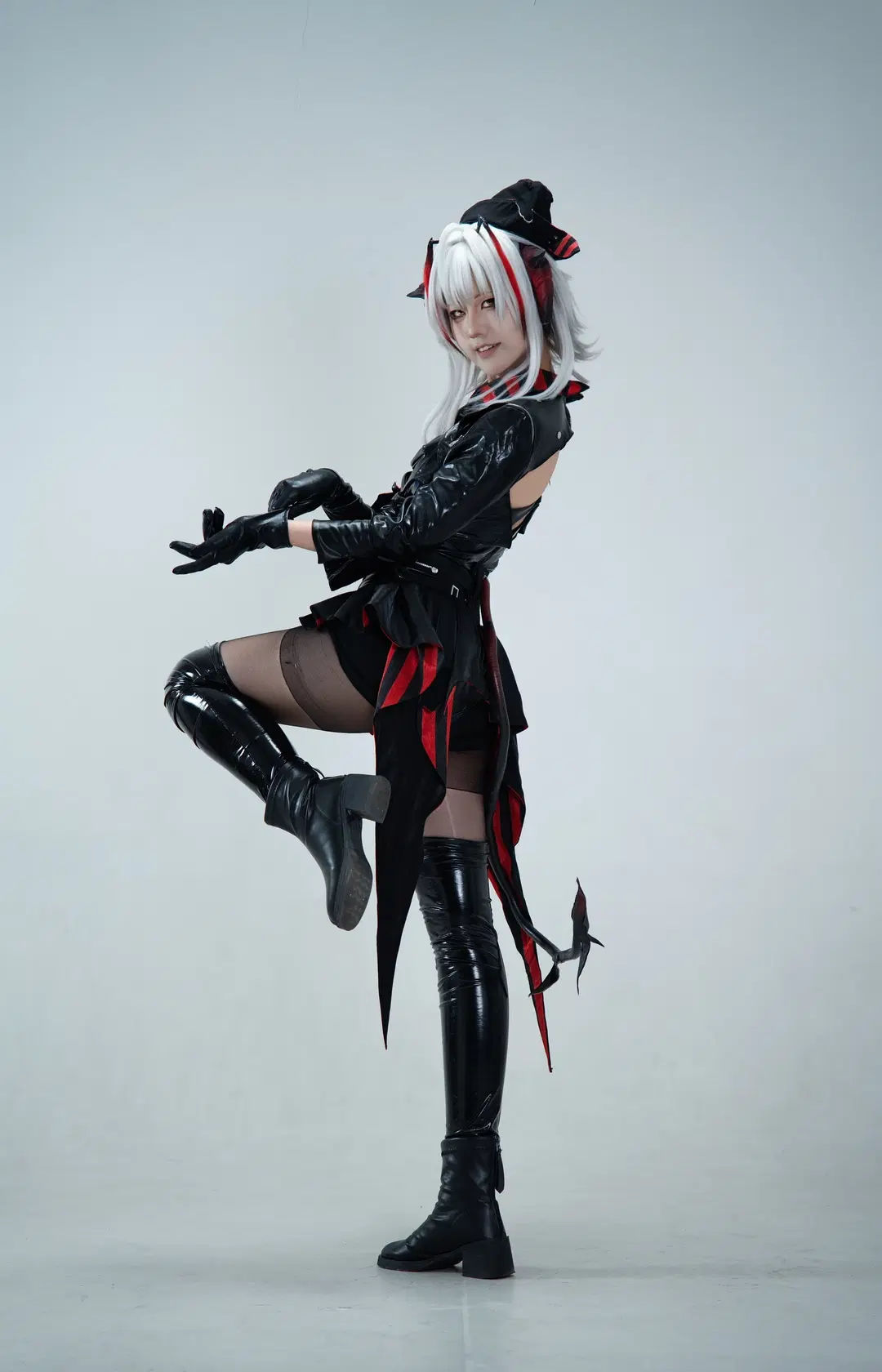 【Wishadel cosplay】Arknights: Phantom Thief Weishen White Studio Photography (Black stockings) by 硫酸铅沉淀（想拍正片版 - Image 9