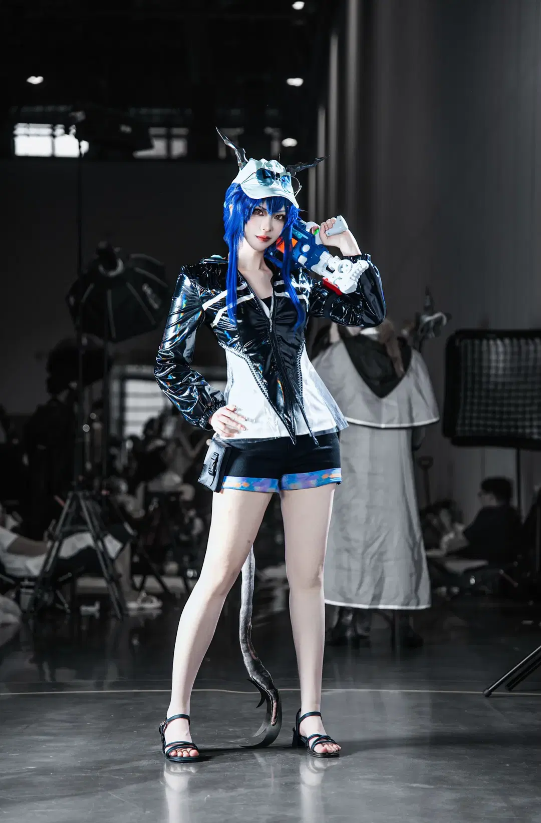 [Ch'en the Holungday cosplay] Arknights Ch'en Convention photo Share by 硫酸铅沉淀（想拍正片版 - Image 2