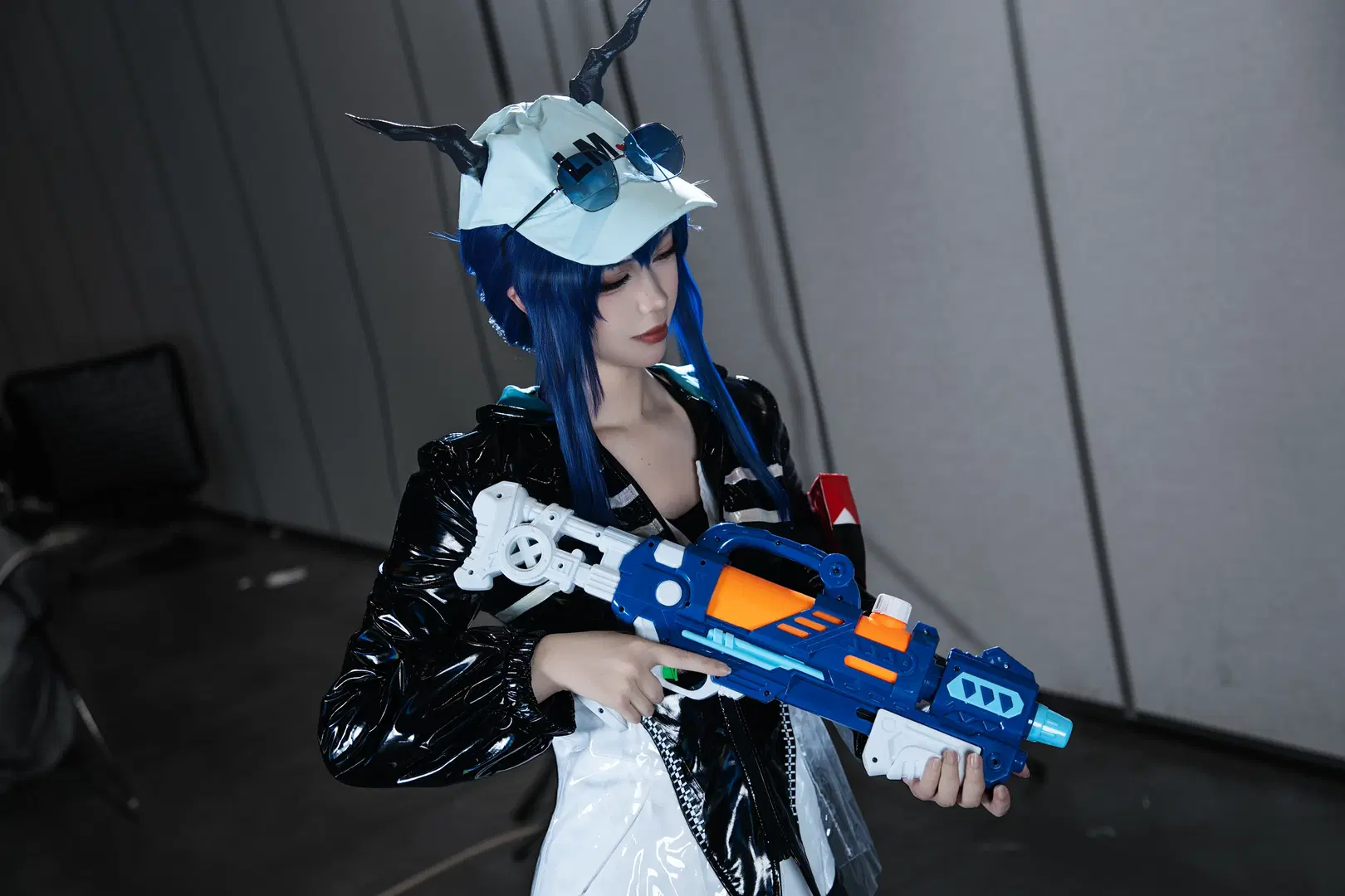[Ch'en the Holungday cosplay] Arknights Ch'en Convention photo Share by 硫酸铅沉淀（想拍正片版 - Image 7