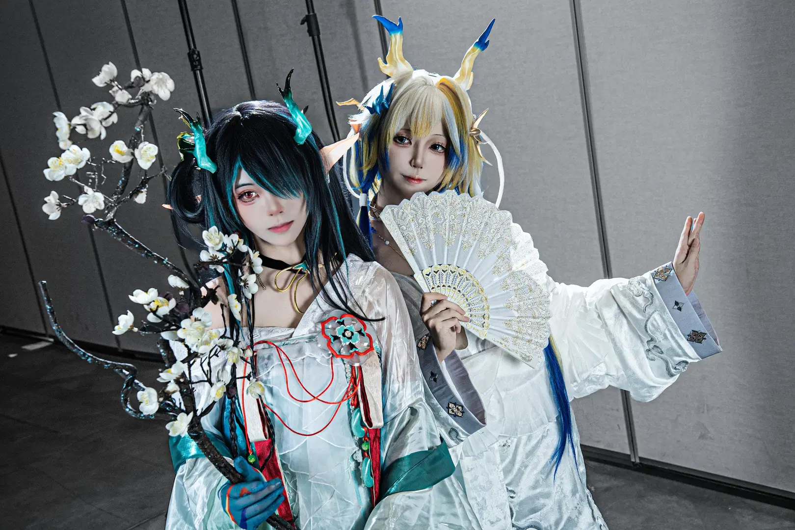 【シュウ コスプレ】『アークナイツ』シュウ＆シーの二人イベント写真：息を呑む美麗ツーショット（シーコスプレ・コスプレ） - 硫酸铅沉淀（想拍正片版 - 4枚目