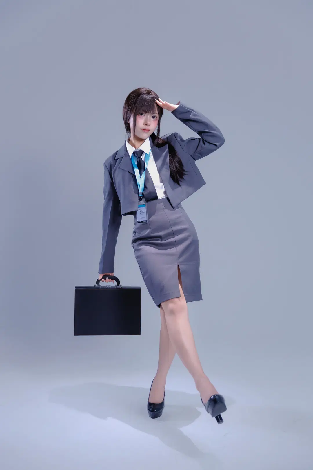 [Sensei cosplay] Blue Archive female Sensei, this workplace uniform looks quite fierce and sharp by JNK野犬 - Image 2