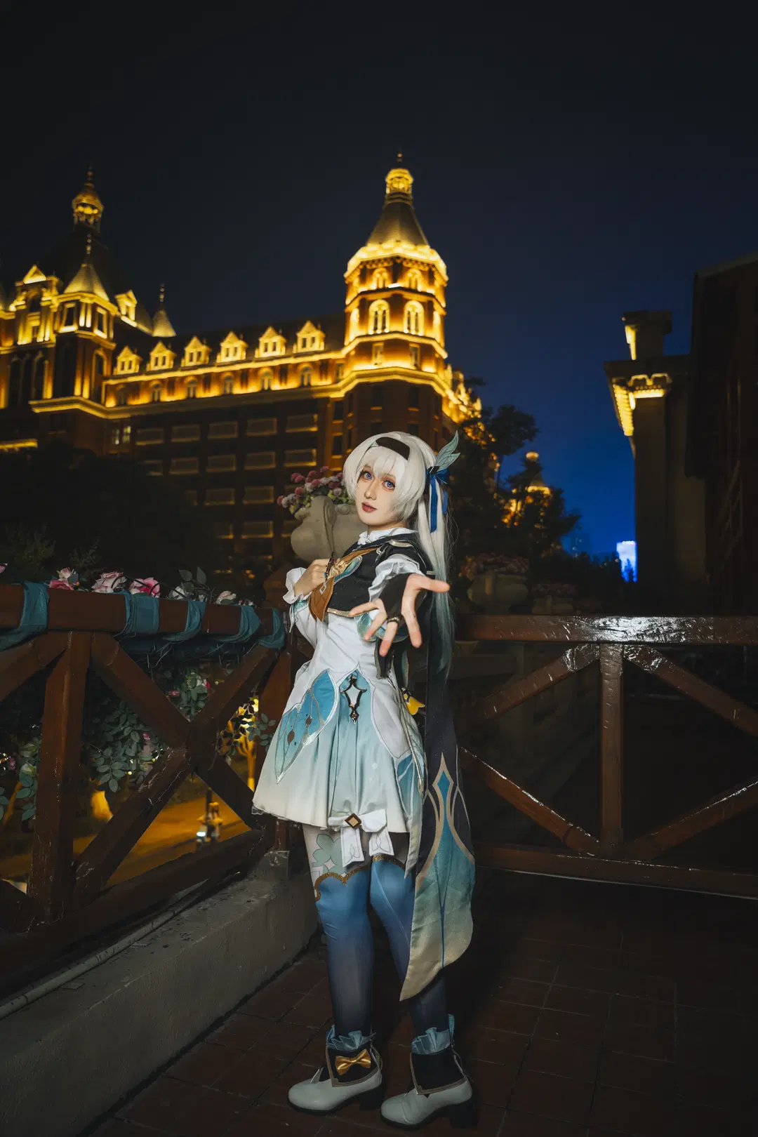 [Firefly cosplay] Honkai: Star Rail: Silver-Haired Sprite in the Night, A Perfect Collision of Makeup and Lighting by 猫喵喵（cos版） - Image 5