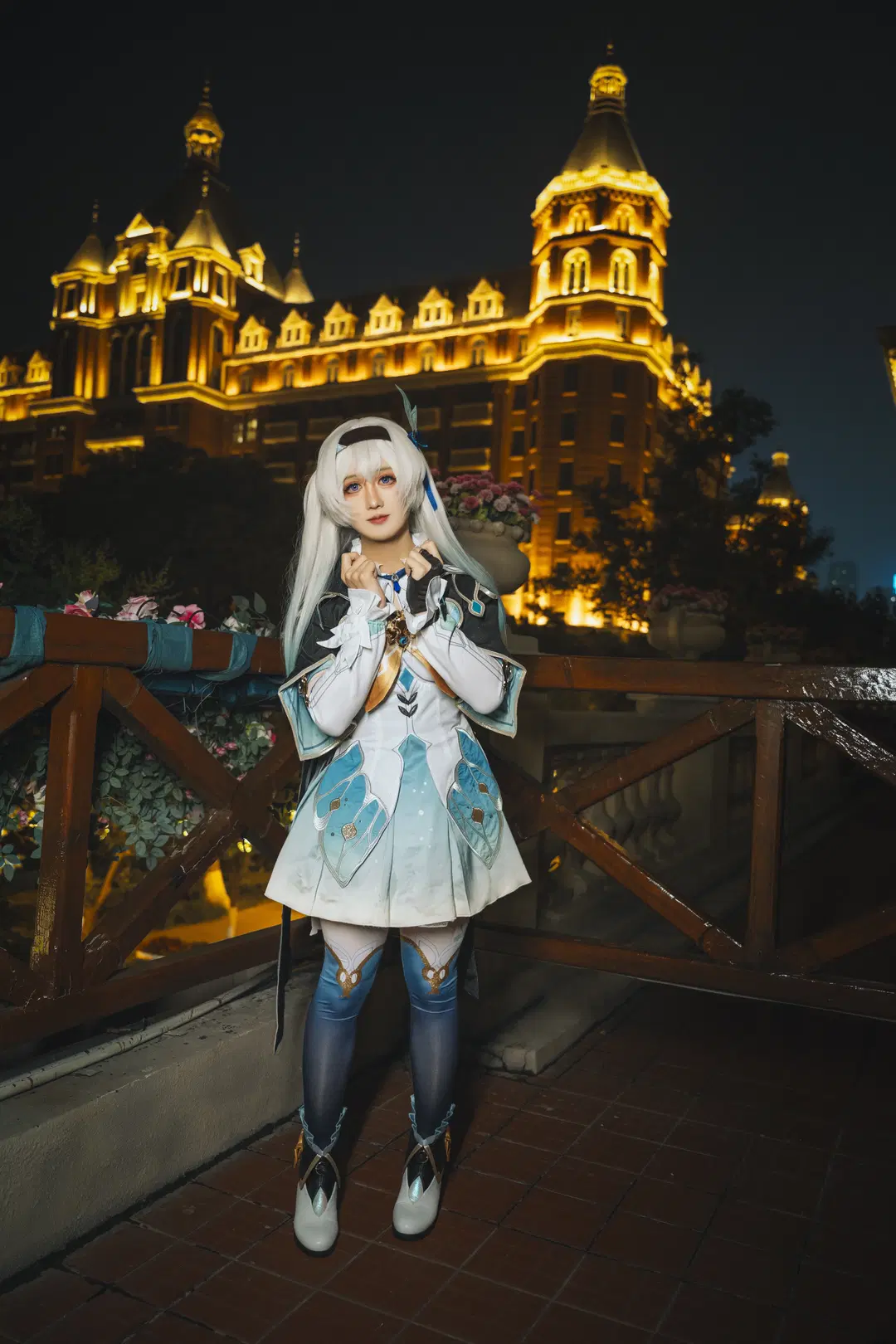 [Firefly cosplay] Honkai: Star Rail: Silver-Haired Sprite in the Night, A Perfect Collision of Makeup and Lighting by 猫喵喵（cos版） - Image 6