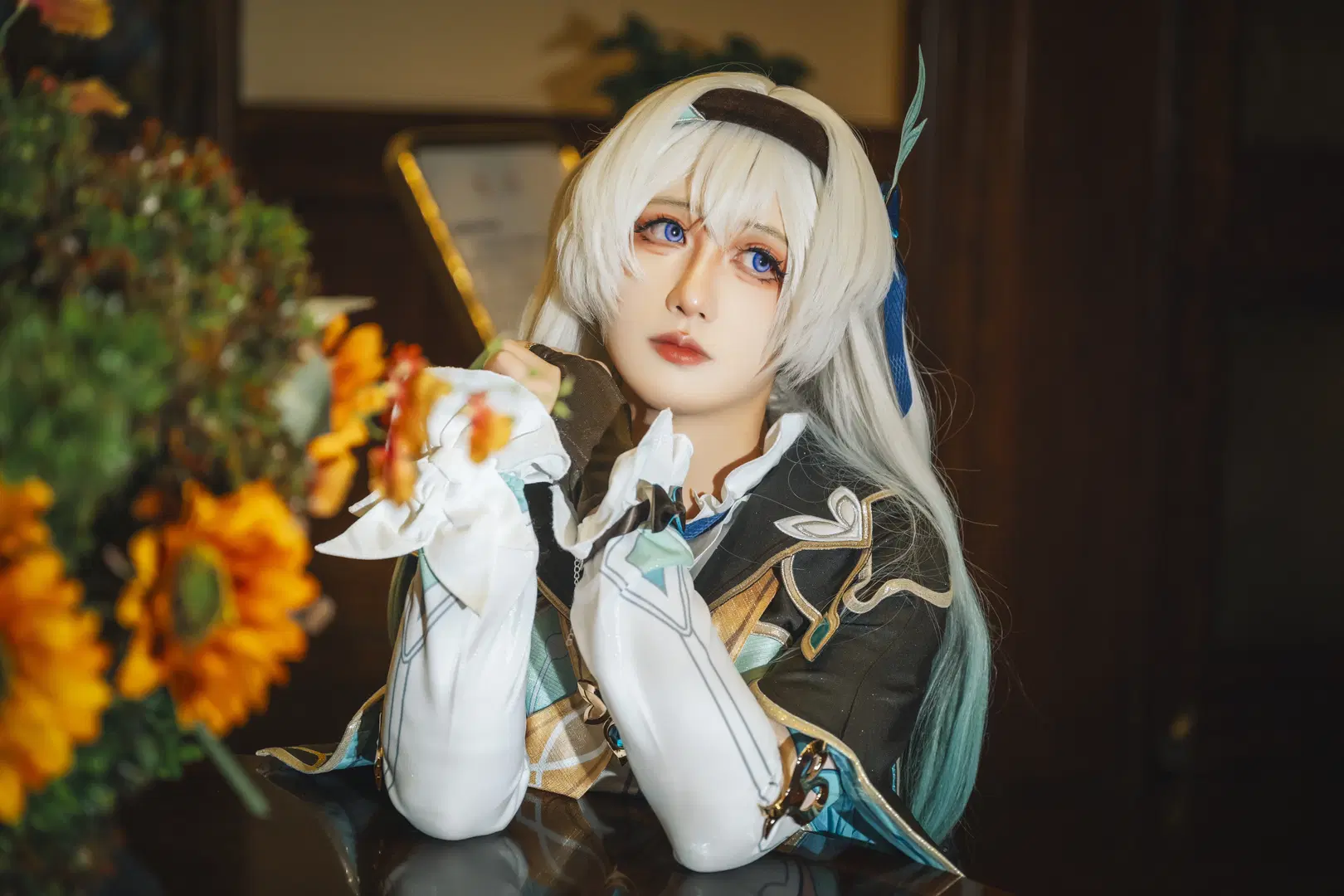[Firefly cosplay] Honkai: Star Rail: Silver-Haired Sprite in the Night, A Perfect Collision of Makeup and Lighting by 猫喵喵（cos版） - Image 9