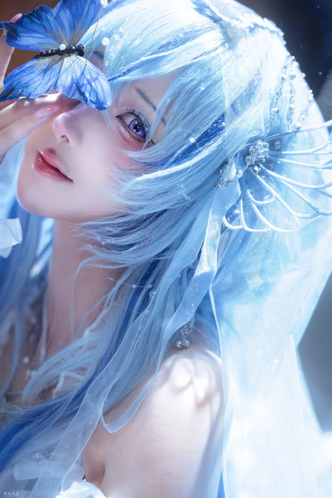 【守岸人cos】鸣潮花嫁，于漫展现场邂逅冰蓝蝴蝶 - 羽生三未 - 第2张