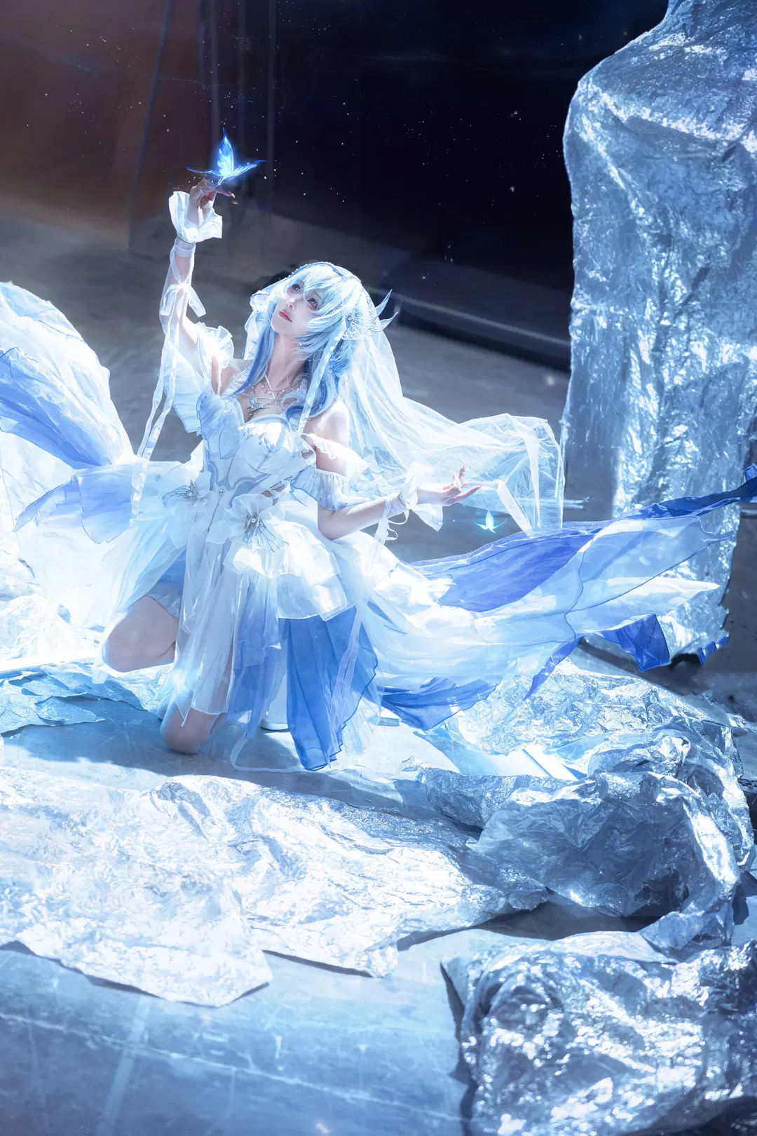 【守岸人cos】鸣潮花嫁，于漫展现场邂逅冰蓝蝴蝶 - 羽生三未 - 第4张