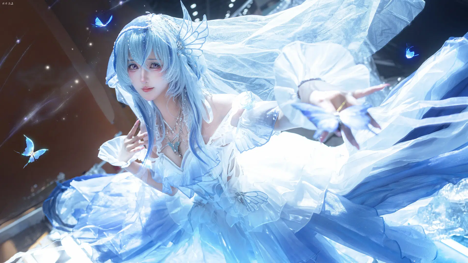 【守岸人cos】鸣潮花嫁，于漫展现场邂逅冰蓝蝴蝶 - 羽生三未 - 第6张