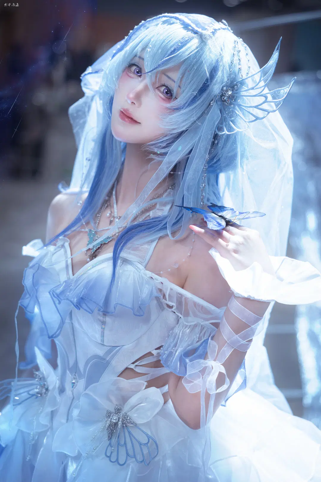 【守岸人cos】鸣潮花嫁，于漫展现场邂逅冰蓝蝴蝶 - 羽生三未 - 第9张