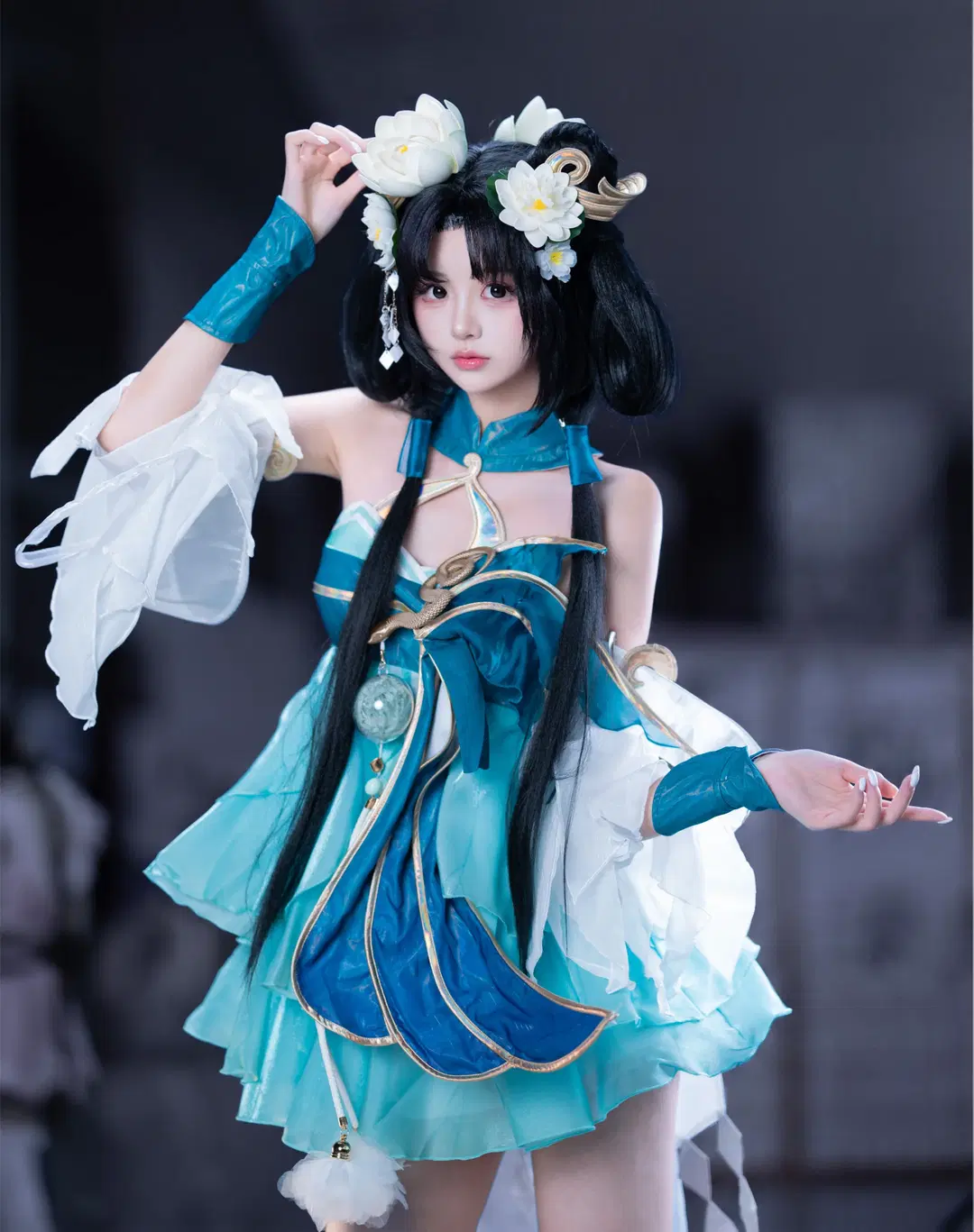 [Xiao Qiao Green Snake cosplay] Honor of Kings Xiao Qiao Green Snake Styling: A Spirited Girl Holding a Round Fan by Ovo - Image 4