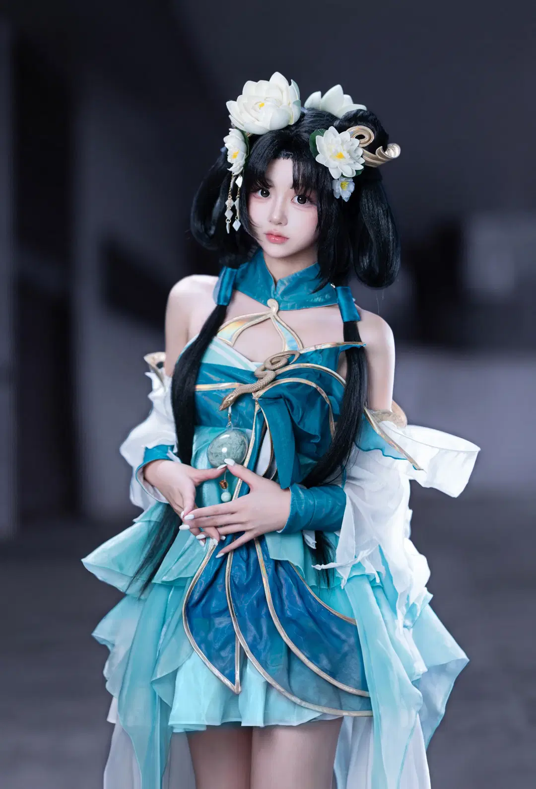 [Xiao Qiao Green Snake cosplay] Honor of Kings Xiao Qiao Green Snake Styling: A Spirited Girl Holding a Round Fan by Ovo - Image 5