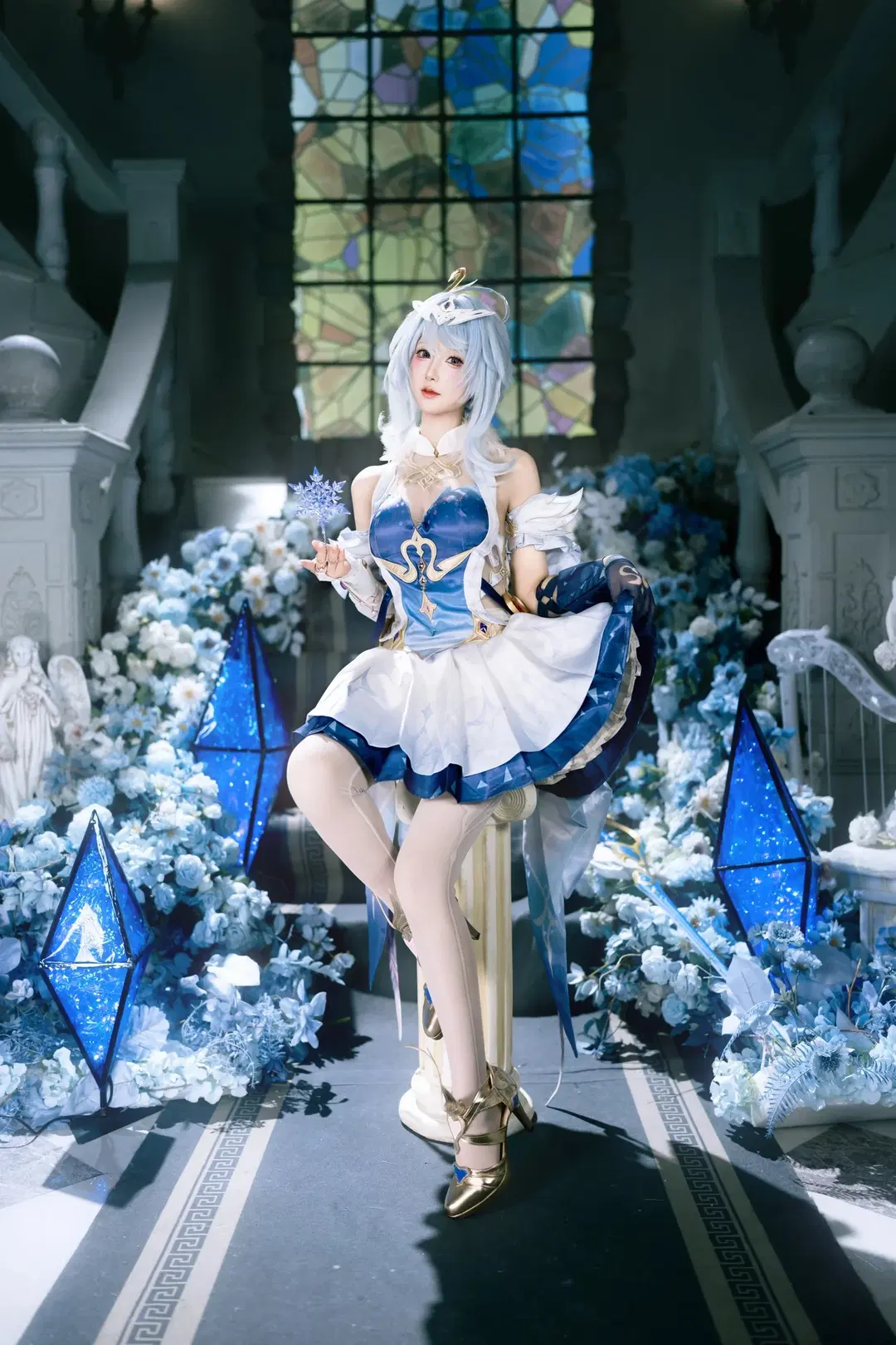 【Odette cosplay】The Perfect Pairing of a Blue and White Dress with White Stockings by Shinolise - Image 3