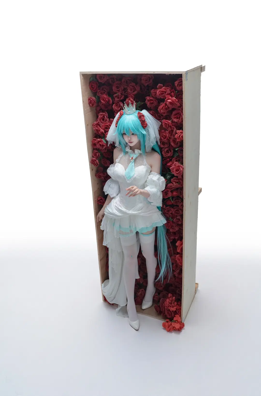 【初音未来cos】白雪姬造型的纯白与赤色碰撞 - 鹿渴泉toska - 第2张