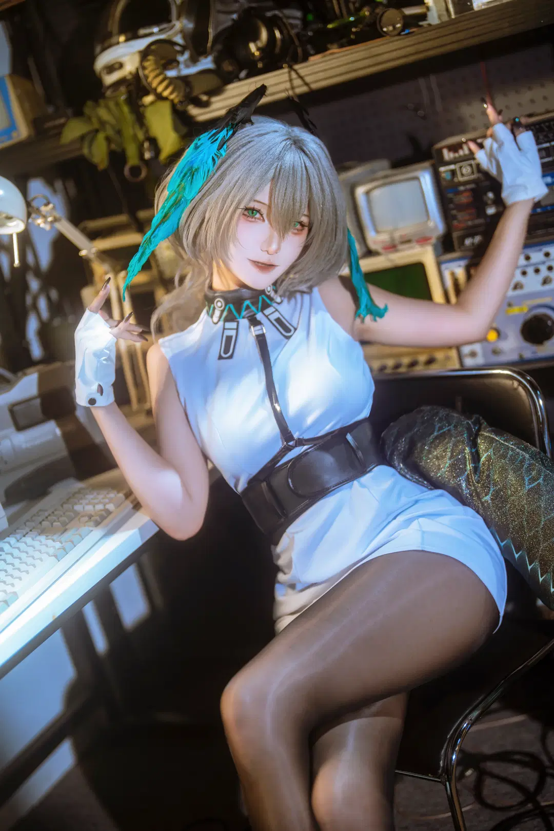 [Ho'olheyak cosplay] Arknights Office Lady Style Mature Woman: Cold Alluring Moments in the Electronics Lab by 非饲养型孜然 - Image 2