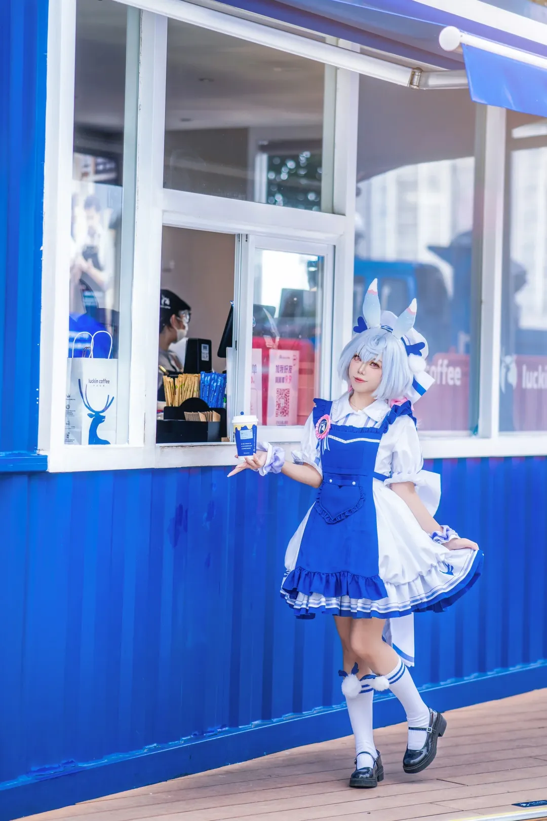 原神, 希格雯cos, cosplay摄影, 白丝穿搭, 瑞幸咖啡 - 第2张