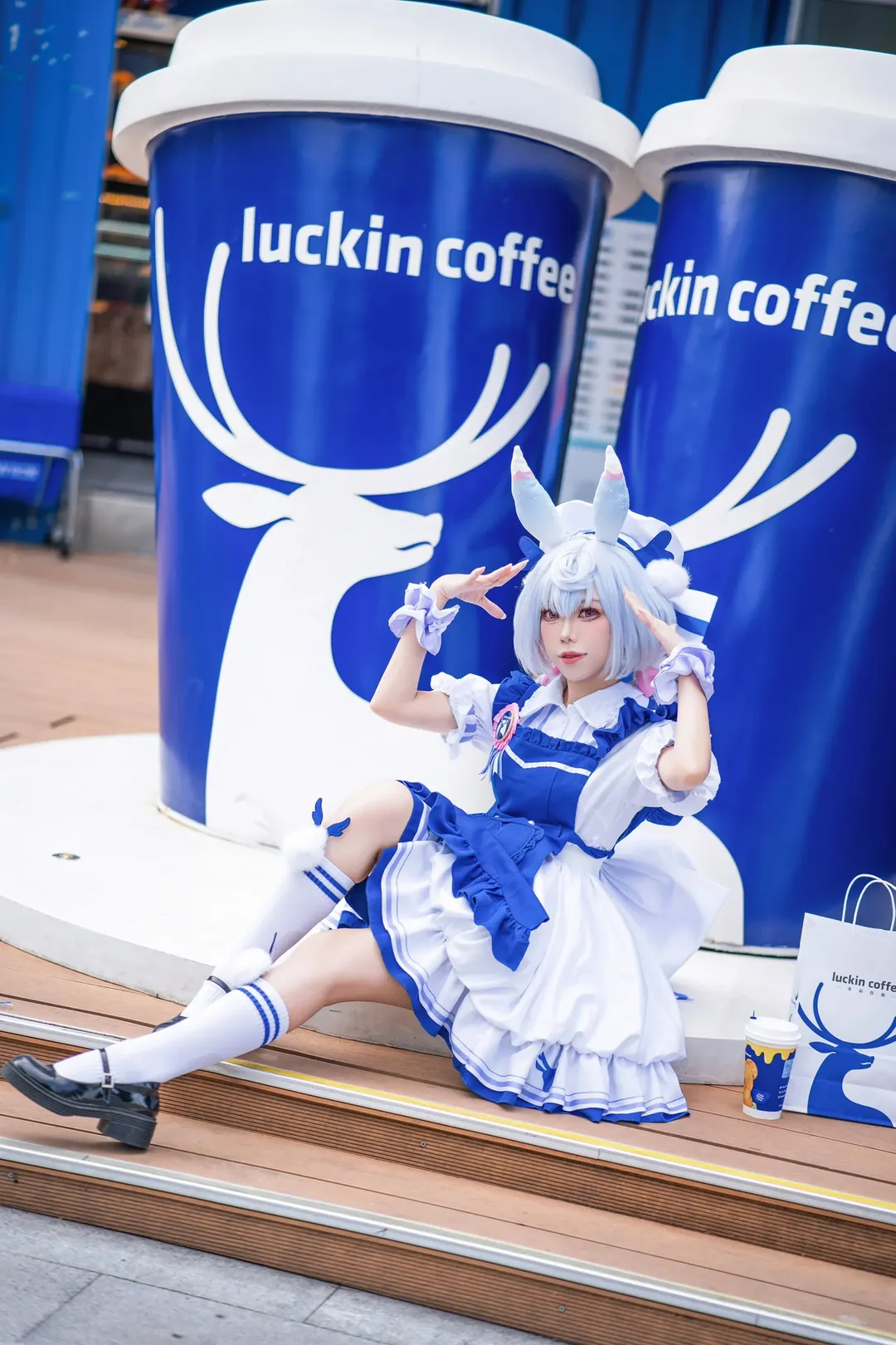原神, 希格雯cos, cosplay摄影, 白丝穿搭, 瑞幸咖啡 - 第6张