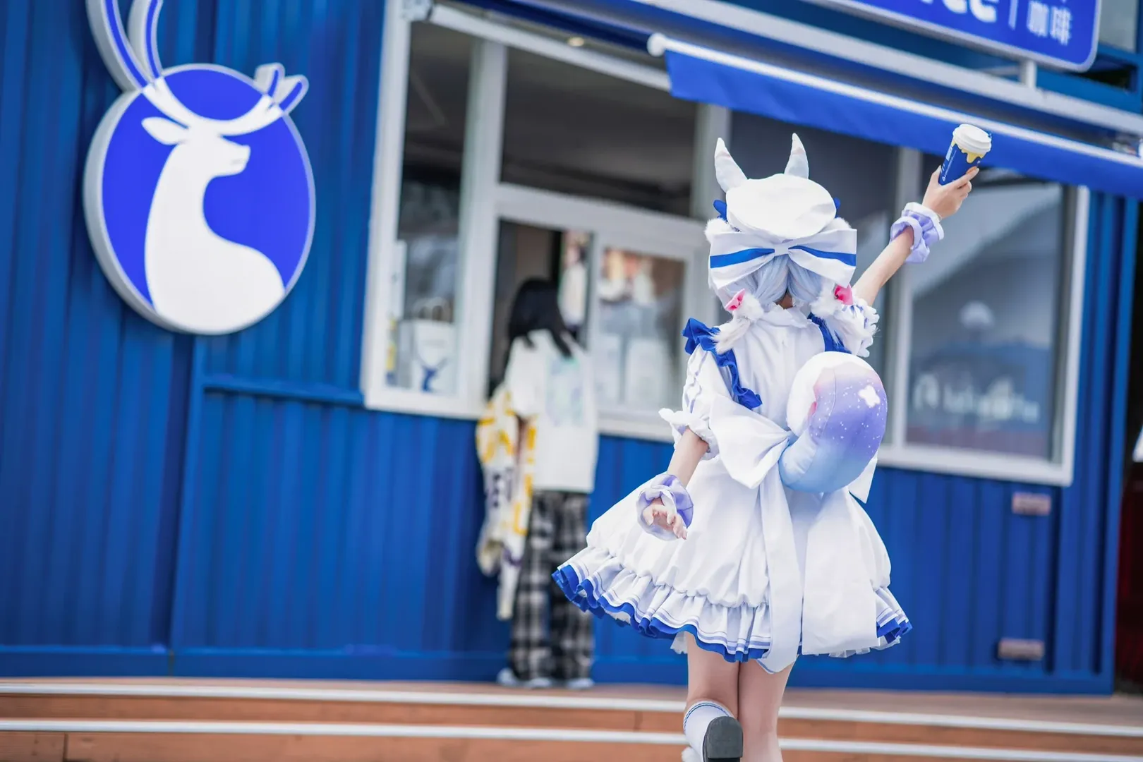 原神, 希格雯cos, cosplay摄影, 白丝穿搭, 瑞幸咖啡 - 第9张