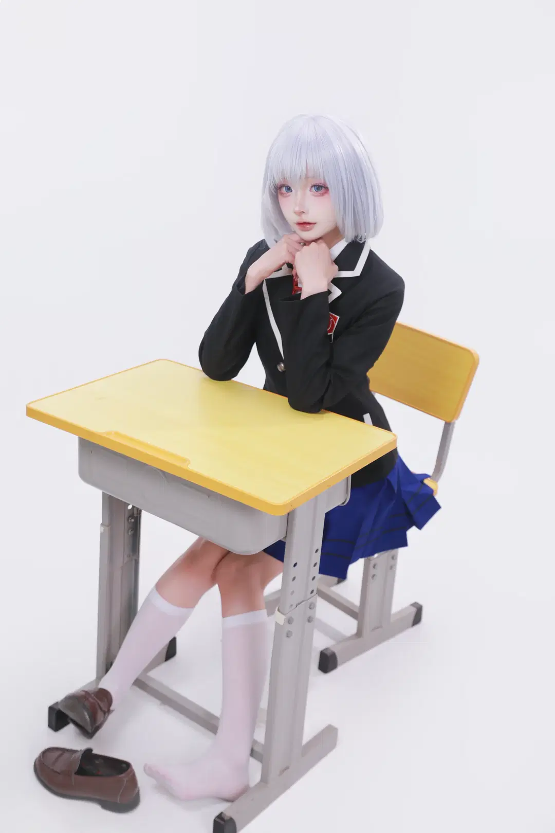 【鸢一折纸cos】约会大作战学园制服造型，白丝与课桌场景的质感还原 - Aoi葵 - 第2张