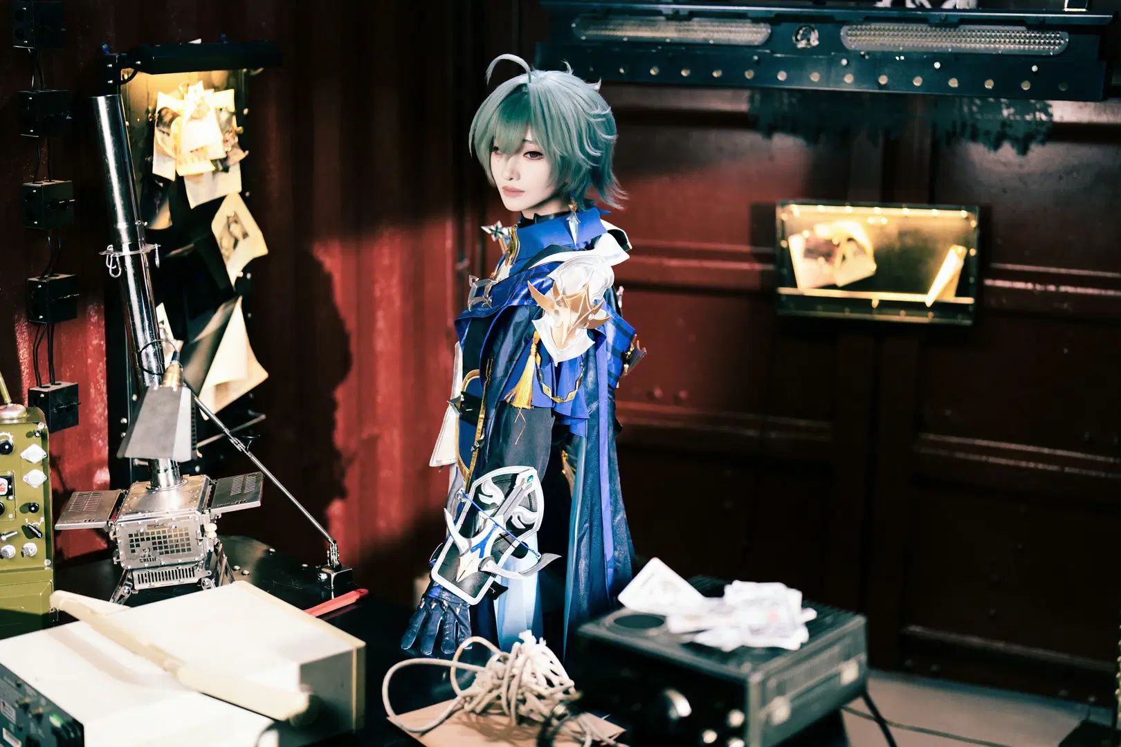 【洛恩cos】原神里的这套蓝金铠甲，质感真的绝了 - Hitomi子 - 第2张