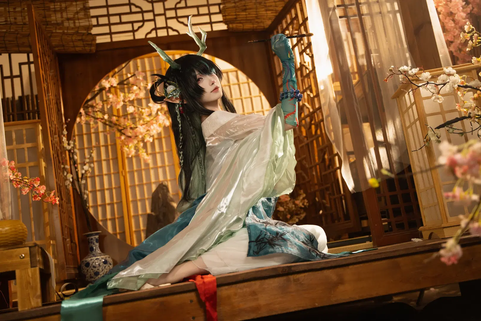 [Dusk cosplay] Arknights Dusk: Traditional Chinese style cosplay Scroll — Clouds Descending, Visions Emerging by 橘花朝撒 - Image 2