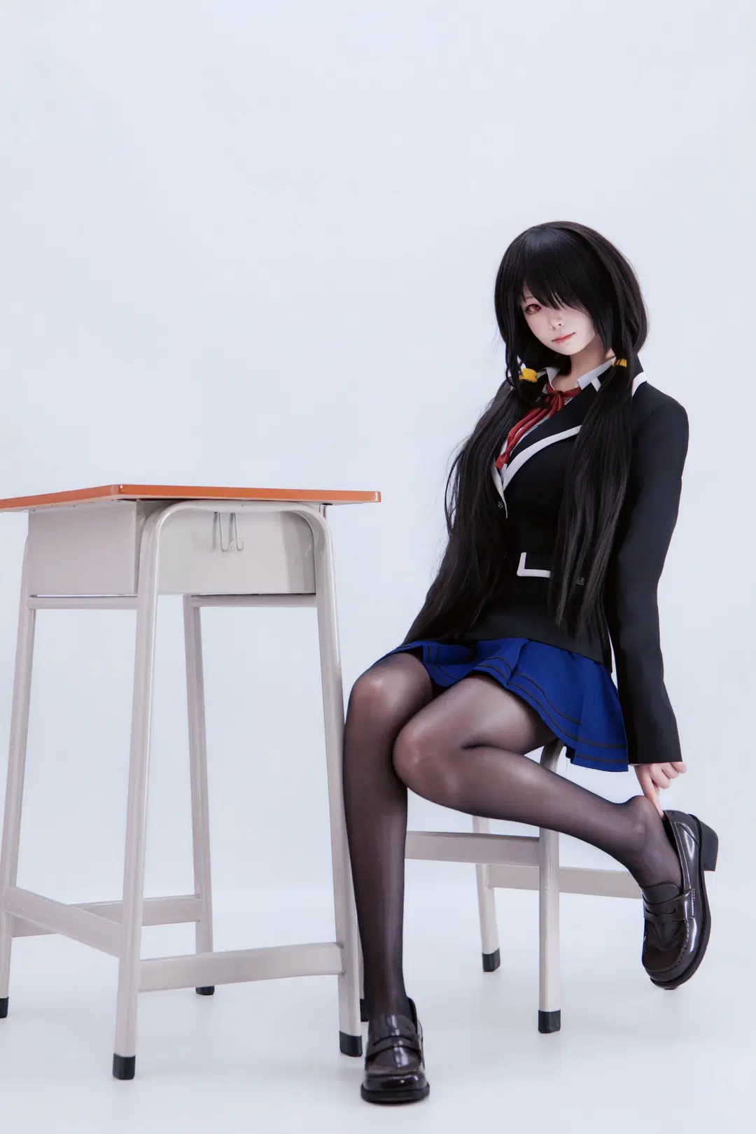 时崎狂三cos，经典校园制服与黑丝棚拍