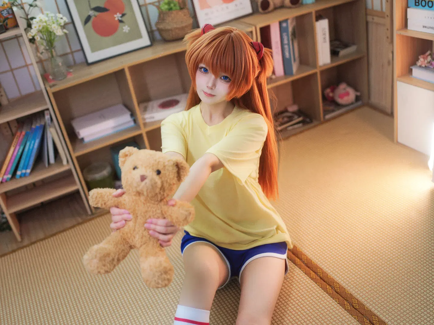 【明日香cos】EVA黄T恤日常，二次元拍照姿势分享 - 海海📸 - 第6张