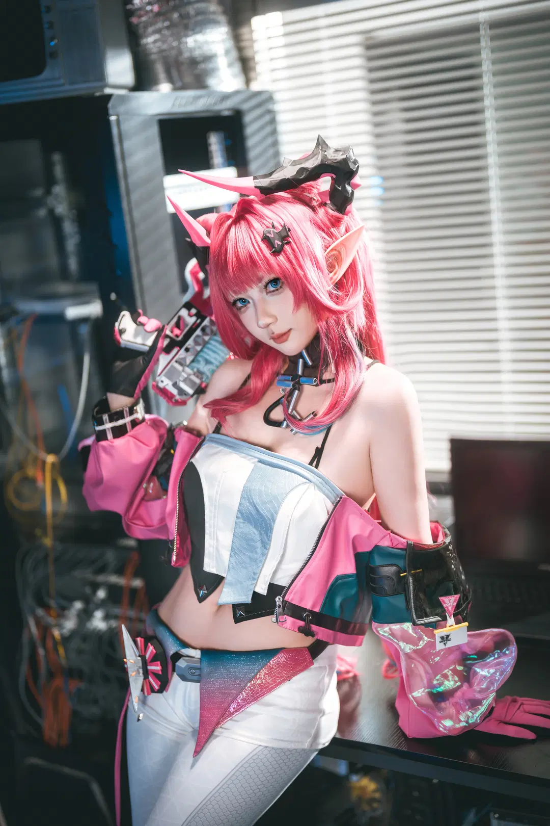 【イヴォンヌ コスプレ】アークナイツ：エンドフィールド、ピンクのSF少女 - 三月MARCH - 2枚目
