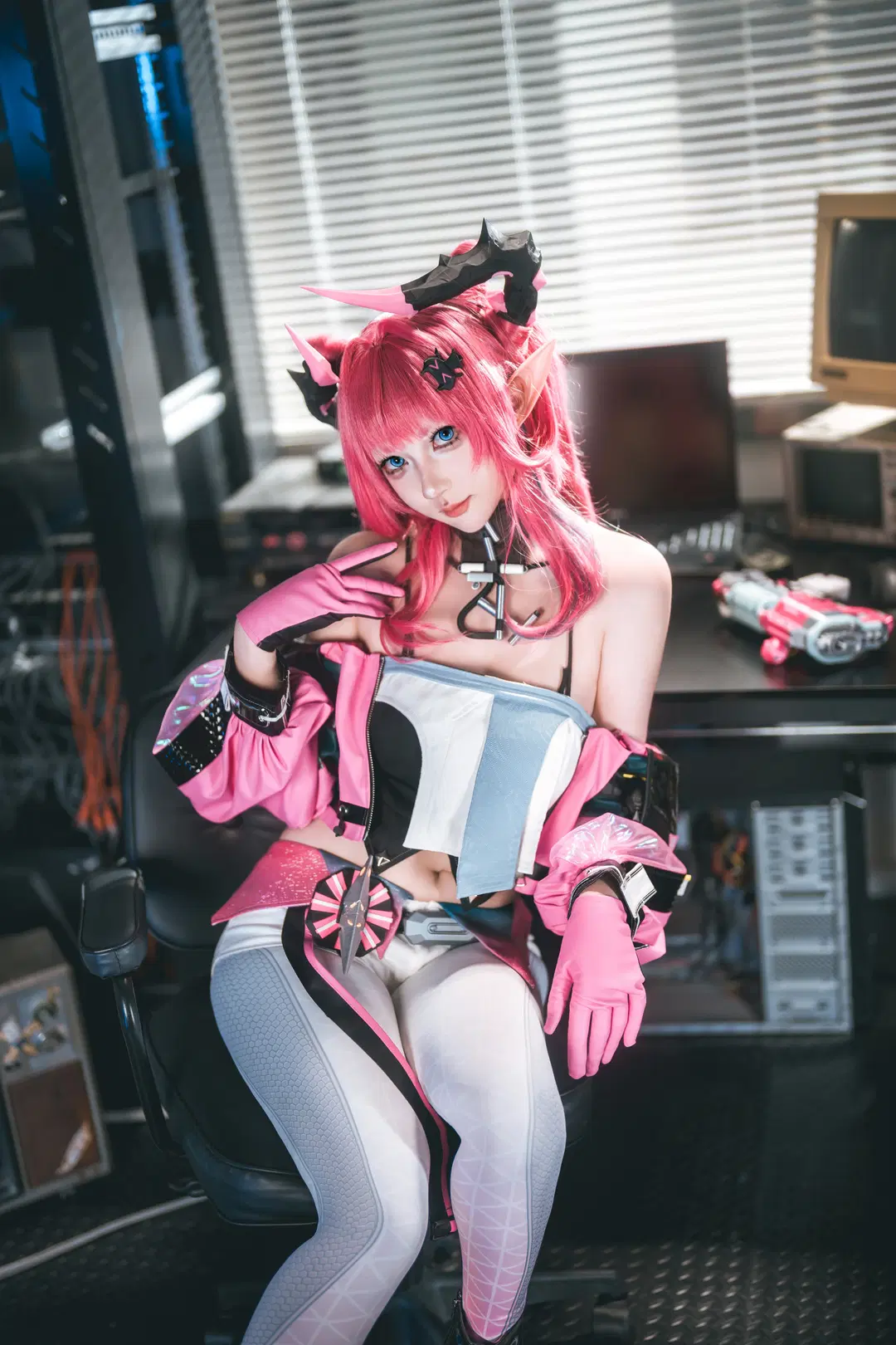 【イヴォンヌ コスプレ】アークナイツ：エンドフィールド、ピンクのSF少女 - 三月MARCH - 3枚目