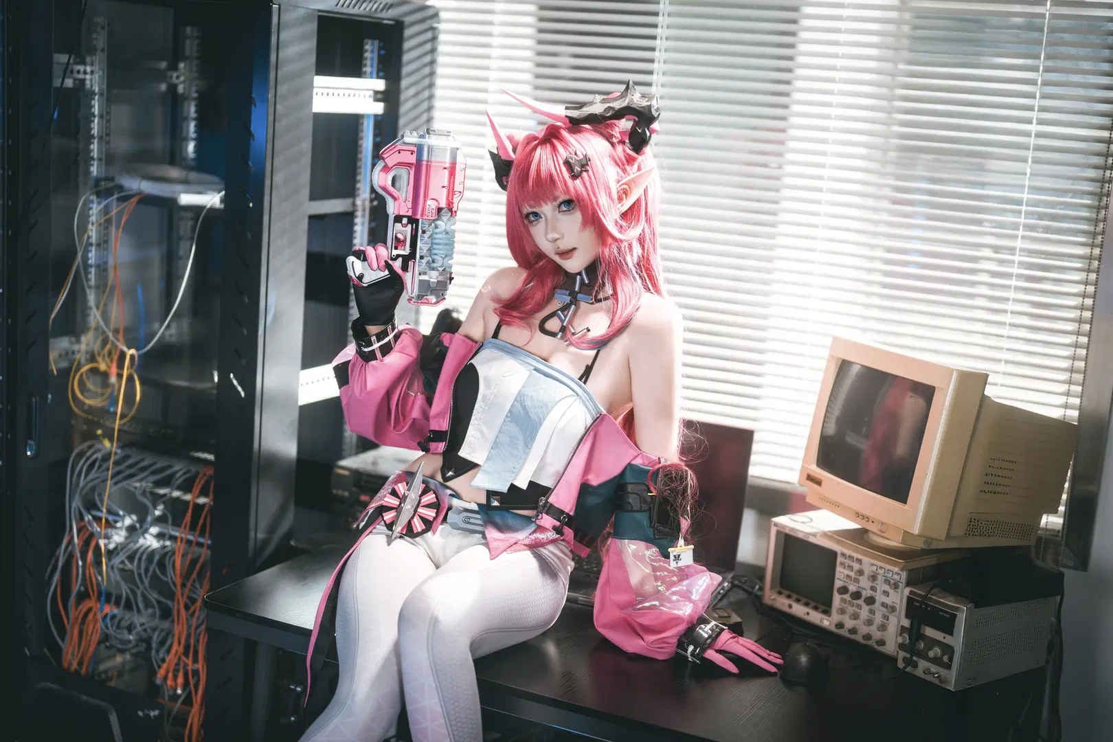 【イヴォンヌ コスプレ】アークナイツ：エンドフィールド、ピンクのSF少女 - 三月MARCH - 5枚目
