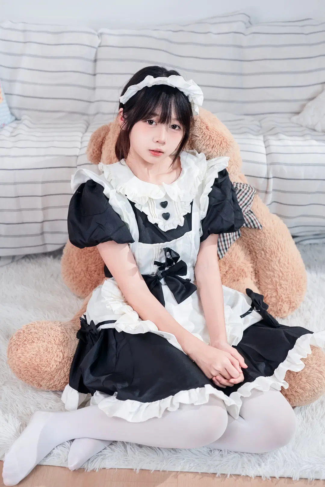 [Maid outfit] Black and White Maid outfit Photoshoot: Healing Daily Life with White stockings in a Vintage Home by Kimi - Image 3