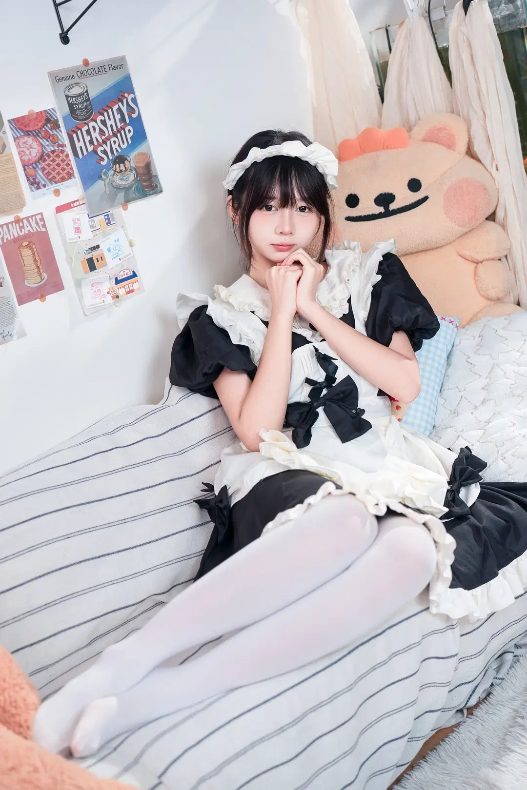 [Maid outfit] Black and White Maid outfit Photoshoot: Healing Daily Life with White stockings in a Vintage Home by Kimi - Image 8