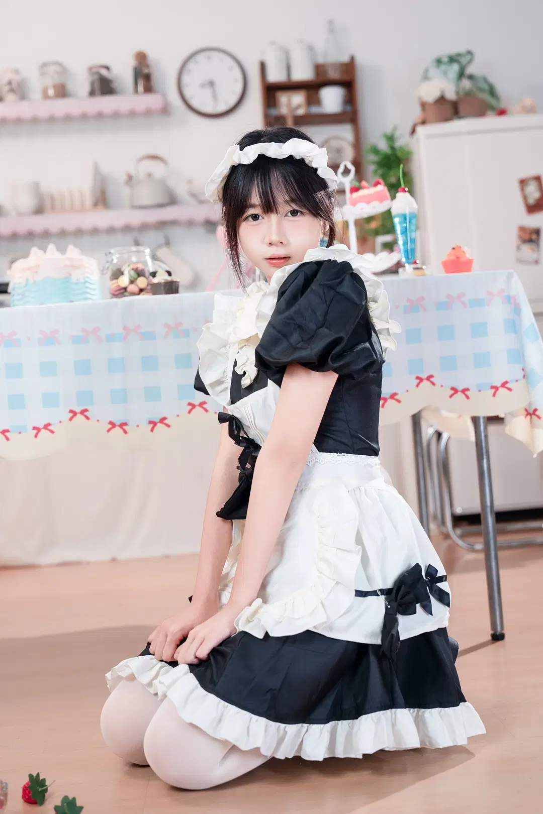 【メイド服コスプレ】黒白メイド服のデザートキッチン撮影記録：可愛い系二次元撮影 - Kimi - 2枚目