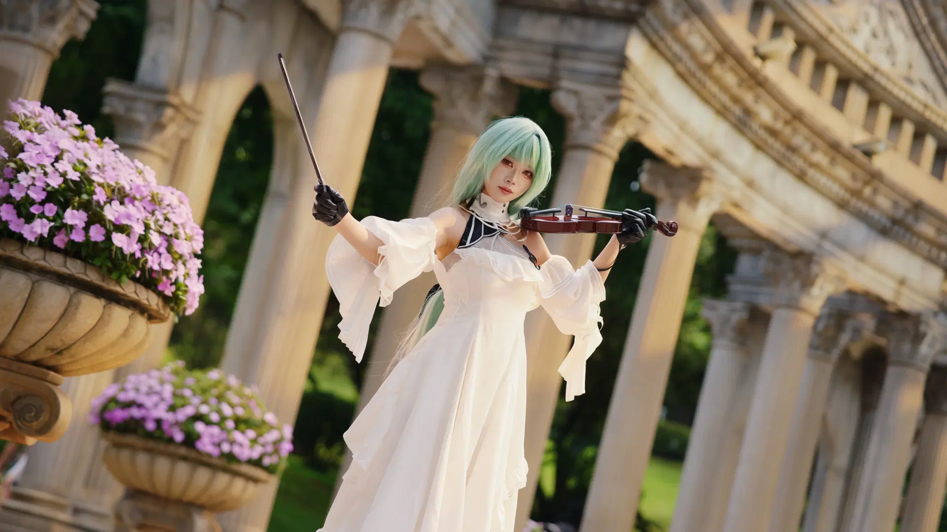 【Phrolova cosplay】Wuthering Waves: Dual Red & White Portrayal Beneath Classical Architecture — Anime cosplay & Violin cosplay by 桐生kiryu - Image 2